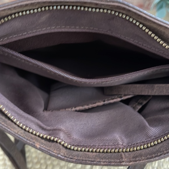 Beautiful Estalon leather adjustable crossbody. - Picture 8 of 10